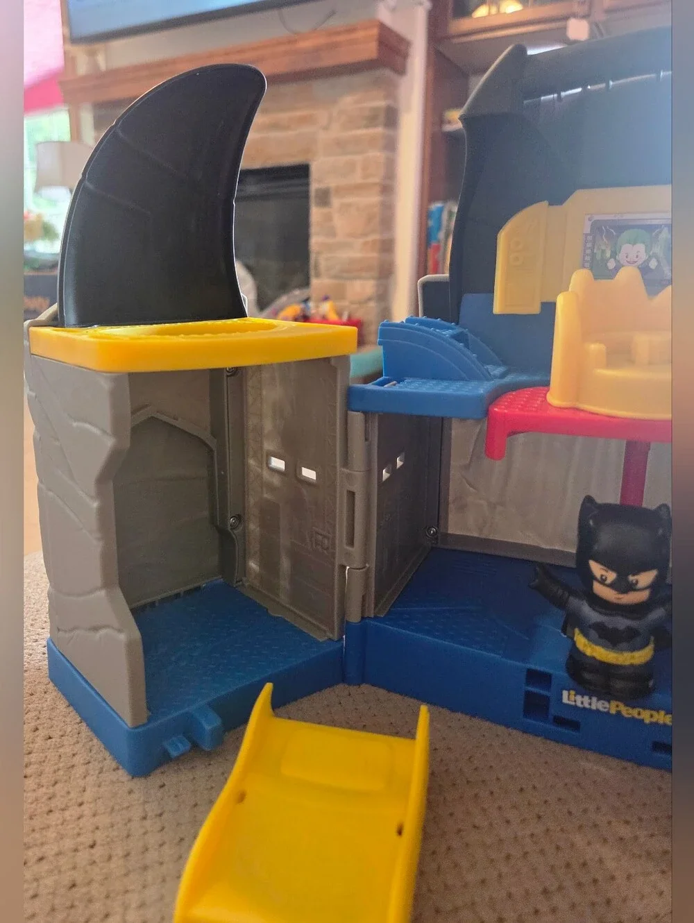 2019 Fisher-Price Little People DC Super Friends Batcave Playset Batman Robin